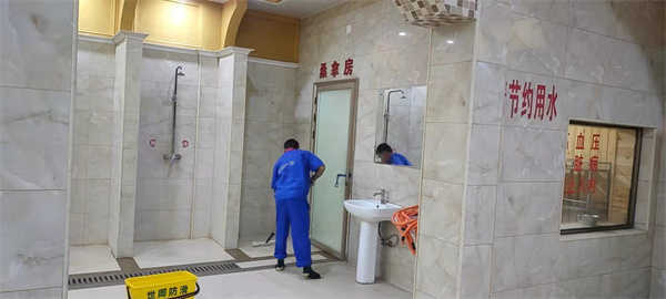 鑫龍洗浴場所地面防滑施工