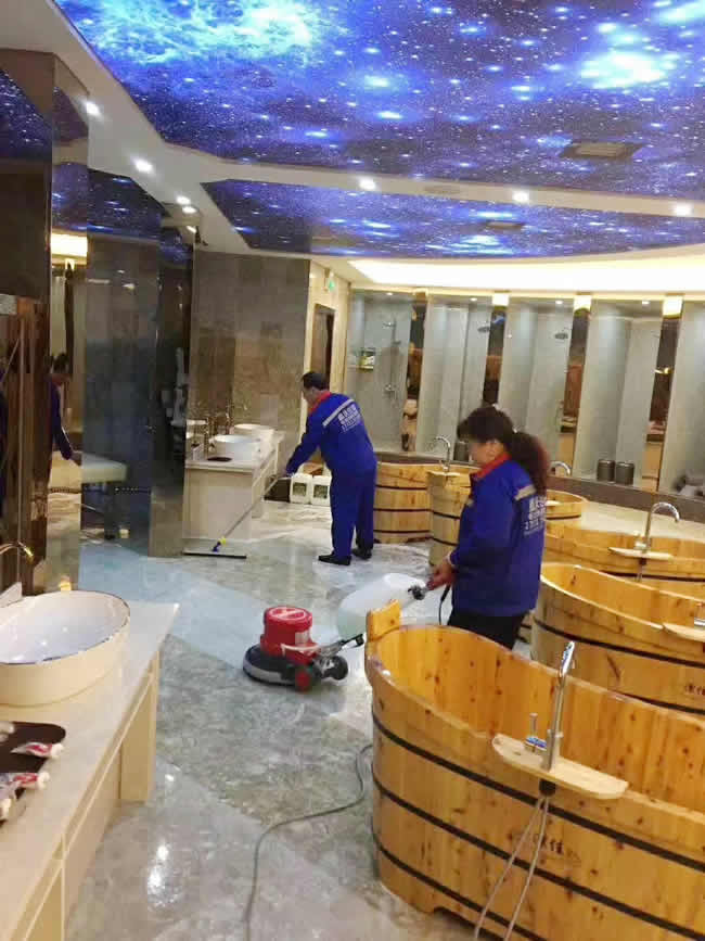 貴州畢節市“南湖鮮花水岸”新店浴室防滑處理