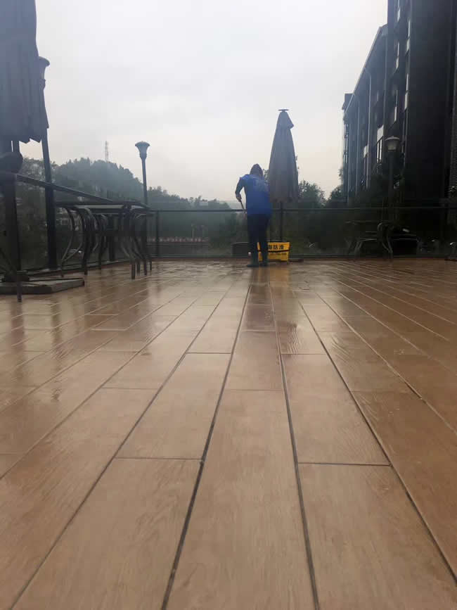 重慶市東泉鎮秀泉映月溫泉花園酒店地面防滑處理