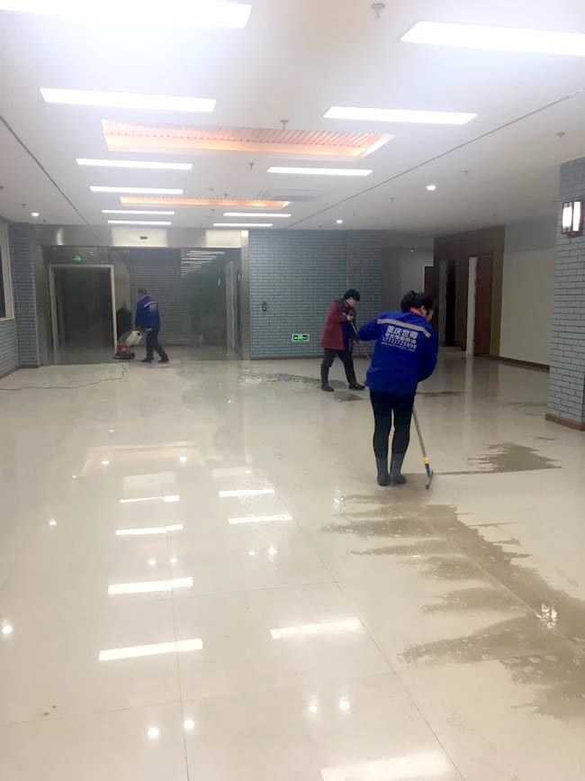 重慶市巴南區魚洞街道社區養老服務中心各康養樓宇大廳防滑處理