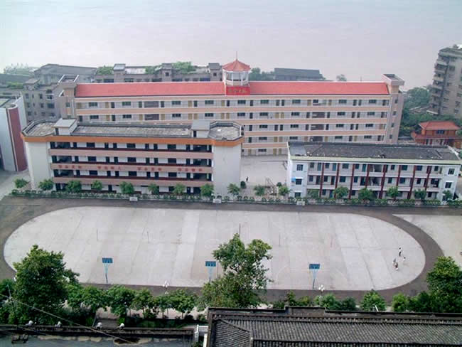 重慶市忠縣官壩中學樓道防滑處理