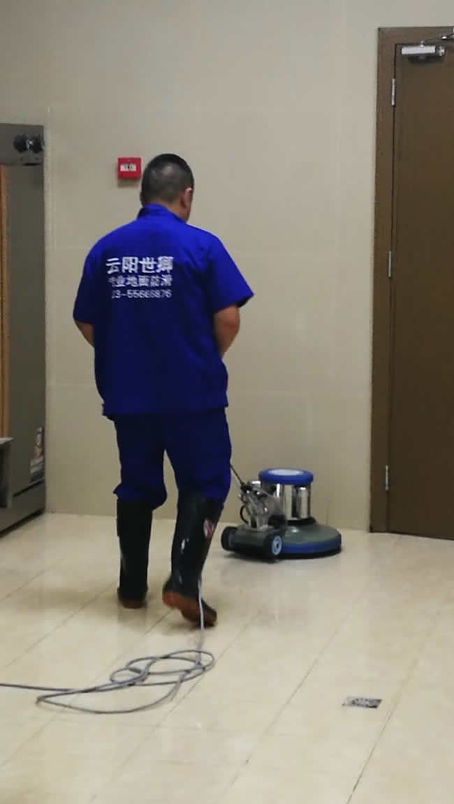 重慶市云陽縣人民醫院食堂地面防滑處理