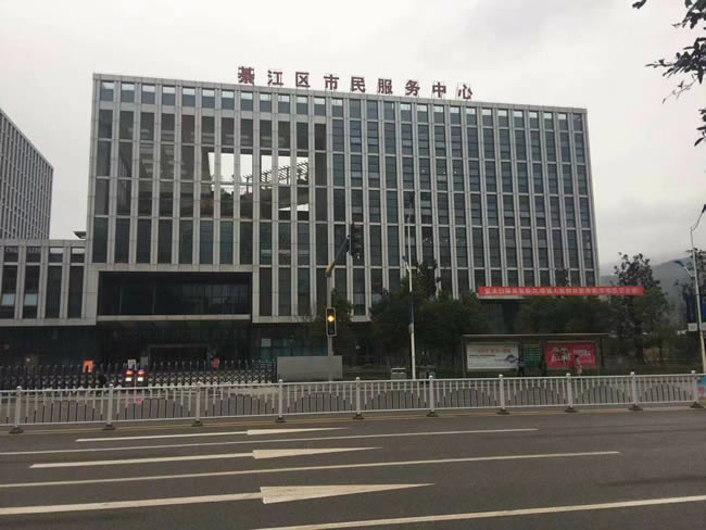 重慶市綦江區市民服務中心食堂地面防滑施工